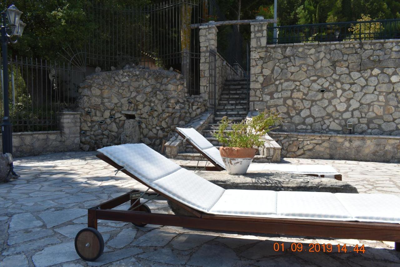 Estate Dafnopanagia Villa Magda Asprogerakata Exteriör bild