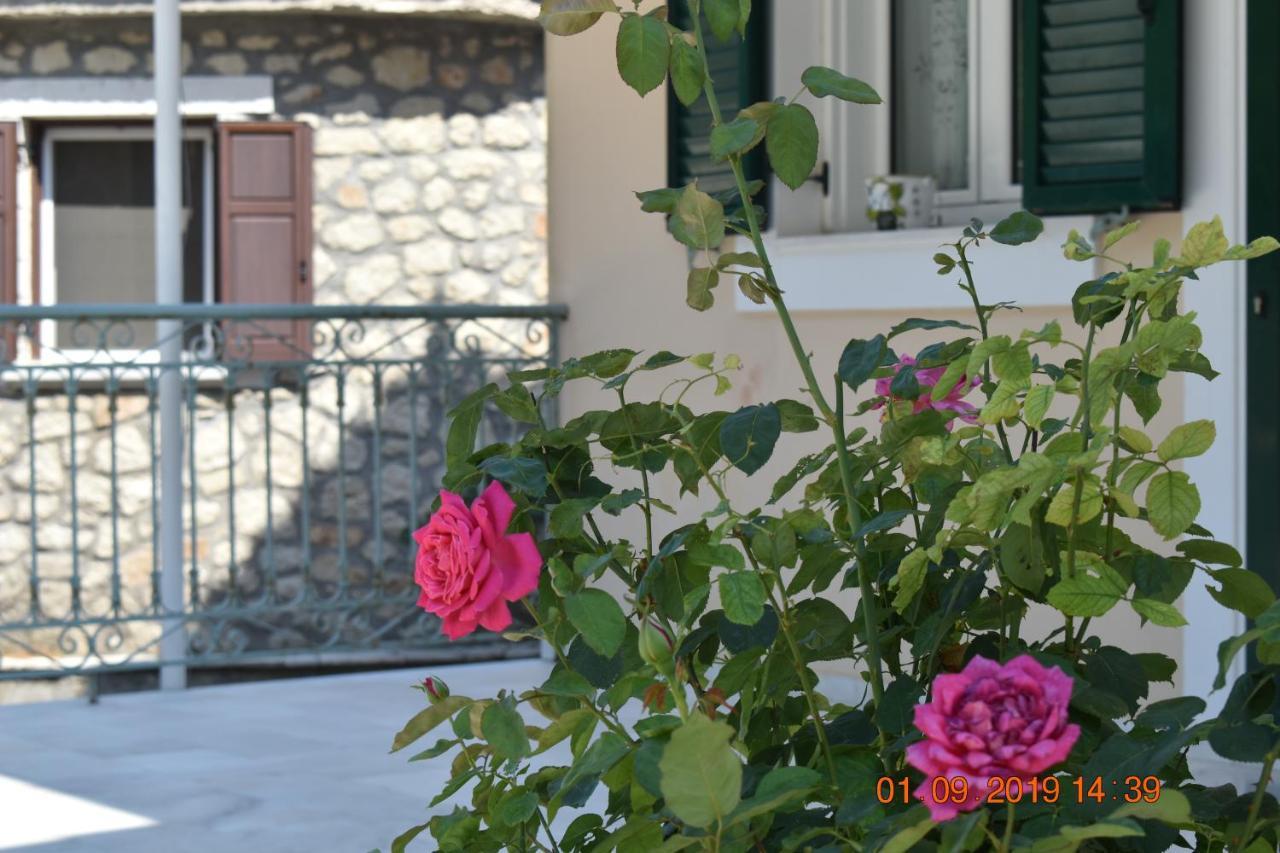 Estate Dafnopanagia Villa Magda Asprogerakata Exteriör bild