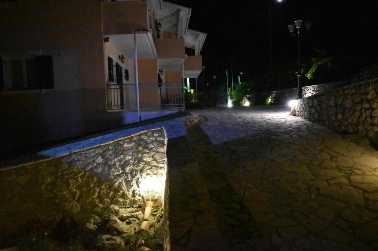 Estate Dafnopanagia Villa Magda Asprogerakata Exteriör bild