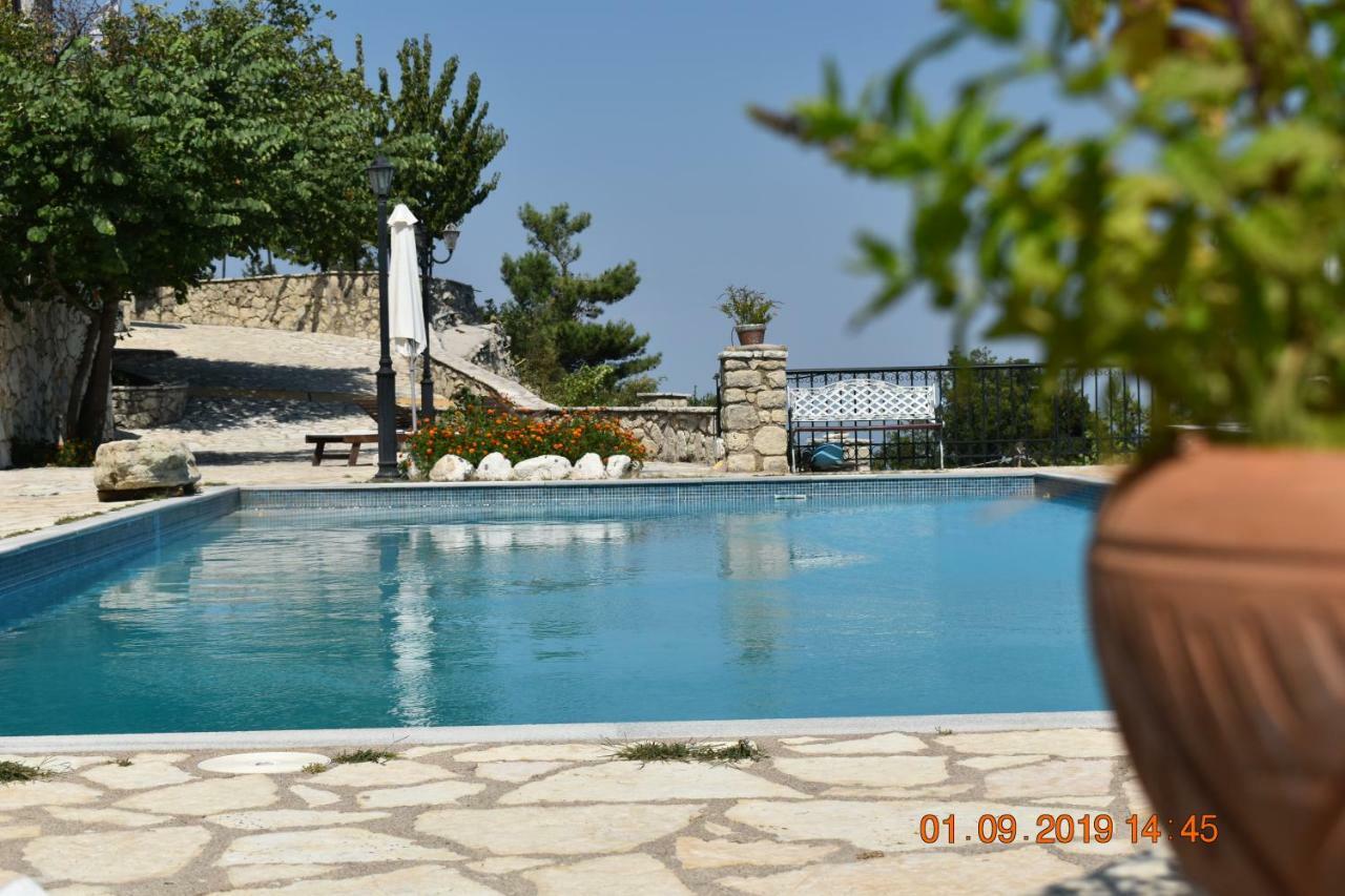 Estate Dafnopanagia Villa Magda Asprogerakata Exteriör bild